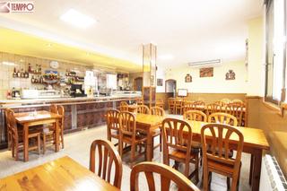 Rent Business premise in Centre. Restaurant en alquiler, junto con vivienda y local de 150m2