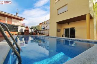 Casa a El Tancat-Mas d´en Gual. 2 casas en 1 y con piscina y ascensor!