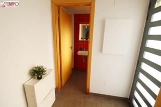 Casa adossada a Sant Jaume dels Domenys. Espacio y mucha luz, para esta casa!