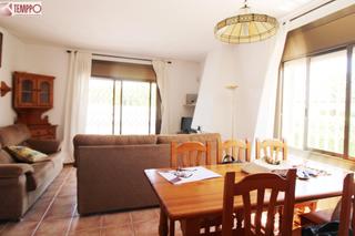 Casa adossada a Santa Oliva. Lista para entrar a vivir!