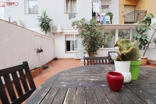 Planta baixa  Carrer freser. rase una terraza a un piso pegada!