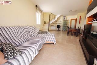 Dúplex a Roda de Barà. Dúplex de 3 dormitorios con terraza y vistas despejadas