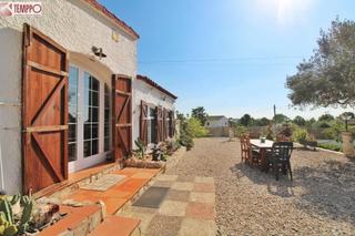 Maison à Nou Vendrell. Masía con encanto en el vendrell  tu oasis privado cerca de todo