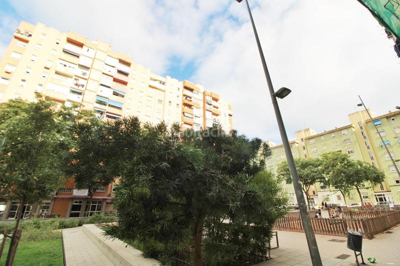 Foto 7c10eeae-f7fa-4188-9cb0-bd0a9860a406. Piso luminoso piso de 3 dormitorios en La Roureda Sabadell