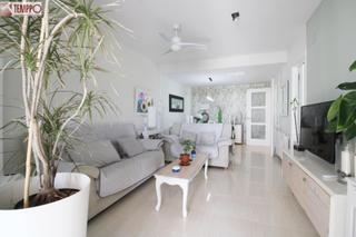 Casa adossada a Bonavista. Luz, mucha luz y vistas despejadas para esta casa con 3 vivienda