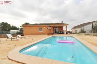 Maison  Carrer girona. Vivienda en les pobles aiguamurcia tu refugio con jardín y pisci