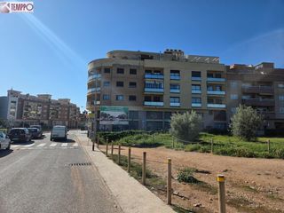 Parking voiture  Carrer de la rasa d'en solà. Amplia plaza de aparcamiento