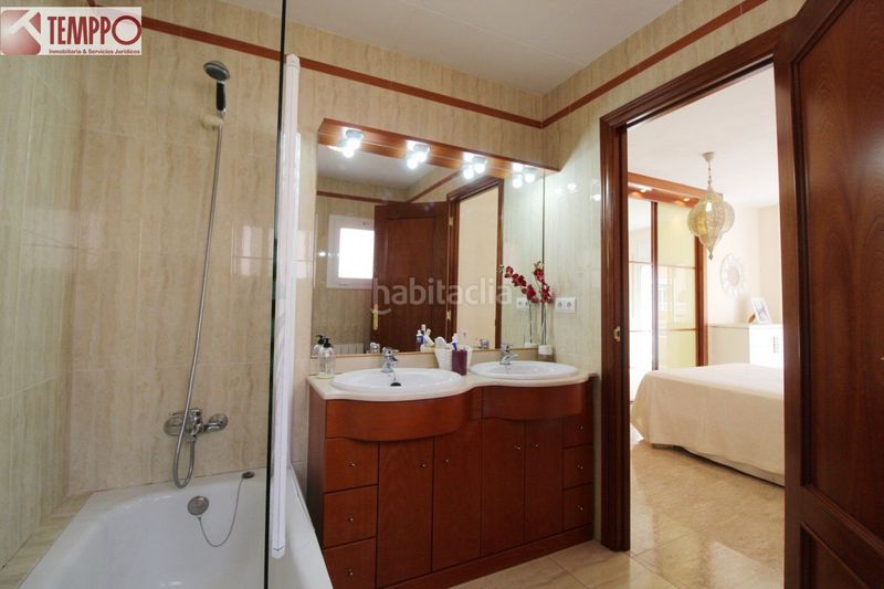 Foto 04a65e0f-d4f3-4d66-a5e9-fa0e3261af08. Casa adossada amb calefacció aparcament piscina a Vendrell (El)