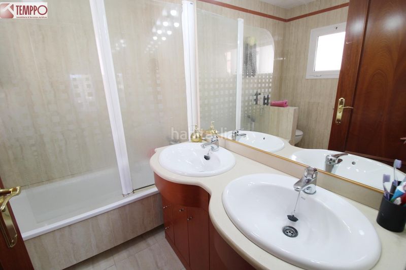 Foto 74d5510d-8a7d-4900-830f-8b0a16d46b0a. Casa adossada amb calefacció aparcament piscina a Vendrell (El)