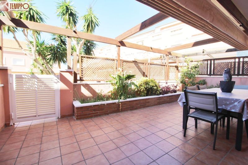 Foto 817defe6-7d32-40a8-a10c-099fd6680f8c. Casa adossada amb calefacció aparcament piscina a Vendrell (El)