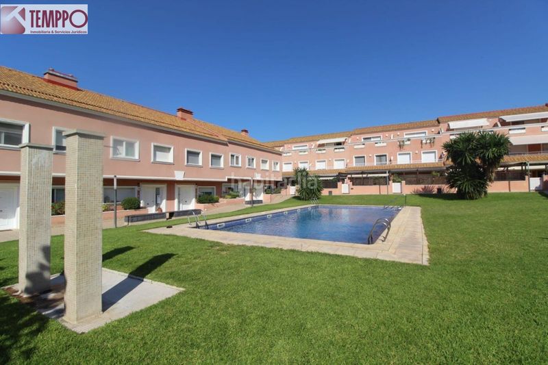 Foto f503a6bb-5390-44d2-a79c-bb9a2db2673a. Casa adossada amb calefacció aparcament piscina a Vendrell (El)