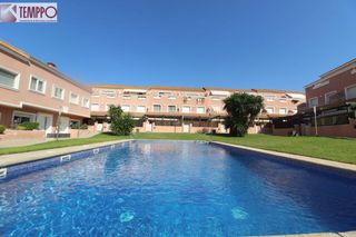 Maison jumelée à El Tancat-Mas d´en Gual. Impresionante casa con grandes espacios, piscina y amplio garaje
