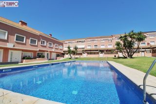 Maison jumelée à El Tancat-Mas d´en Gual. Con buhardilla, amplio garaje y piscina comunitaria
