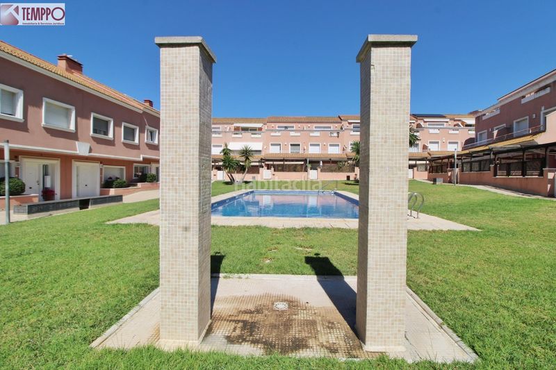 Foto 9b1a6329-8a53-4ae3-a18f-e62e9ff07159. Casa adossada amb calefacció aparcament piscina a Vendrell (El)