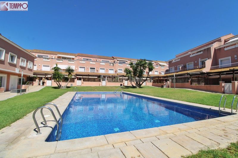 Foto d827cf0d-fc4a-4200-ada7-c1a0a3b95b6f. Casa adossada amb calefacció aparcament piscina a Vendrell (El)
