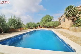 Casa a Montmell (El). Casa en una sola planta con 9.000 m2 de terreno en mas mateu de