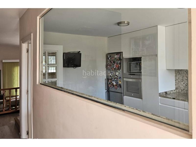 Foto 1c9215ba-f90f-43bf-a7cf-98795482e53f. Casa aparellada amb calefacció aparcament piscina a Torrent