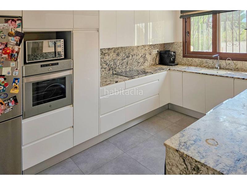 Foto 633e9c11-a1b1-404a-a4c8-bd9bb505c5a5. Casa aparellada amb calefacció aparcament piscina a Torrent