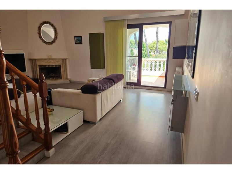 Foto 836fbc02-fc5d-4014-ab2d-d6b78ca6030c. Casa aparellada amb calefacció aparcament piscina a Torrent