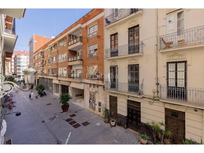 Foto eb05d8c0-a626-4d5c-9529-cb76a54cbf54. Pis a Russafa Valencia