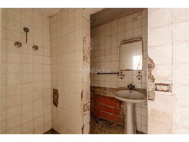 Foto d9f40f84-984a-4858-9cd7-ae39df44aed9. Local comercial a Russafa Valencia