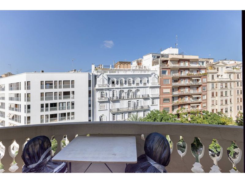 Foto 6cee69d6-fa31-4ac5-8e33-b4ec2f43486e. Pis a Russafa Valencia