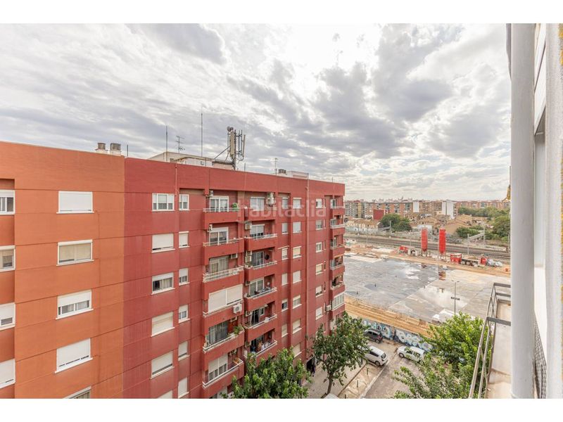Foto 4208d02b-75b9-4a75-ac75-f4d49c085728. Dúplex amb calefacció aparcament a Malilla Valencia