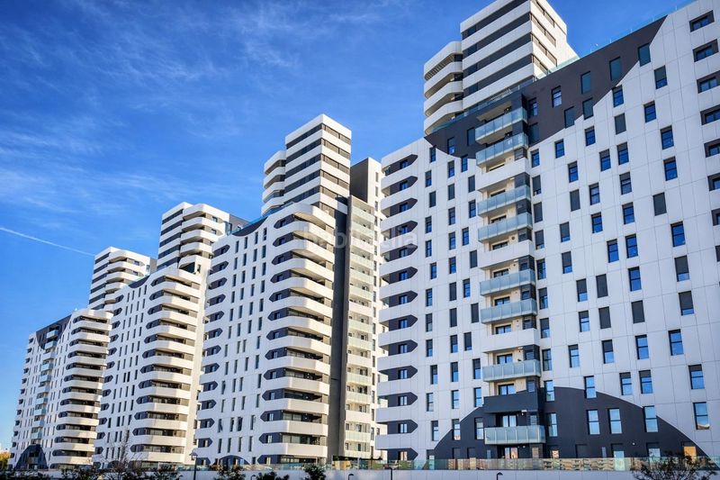 Foto a3ebdbf4-558c-4fbe-82ba-6cc2bd342137. Pis amb aparcament piscina a Malilla Valencia