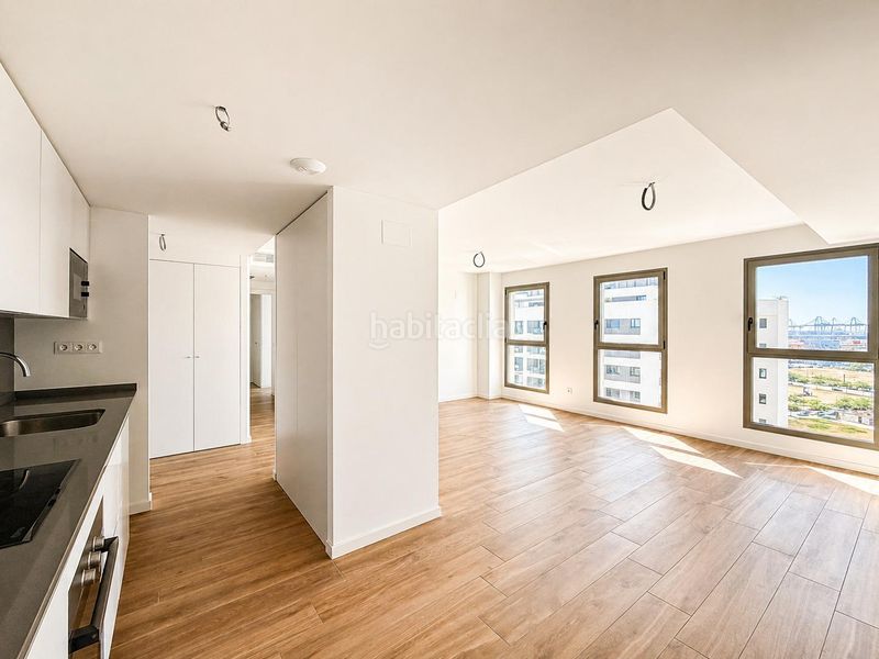 Piso a estrenar en residencial privado con piscina, pádel y vistas en las moreras en Valencia - Imagen 3