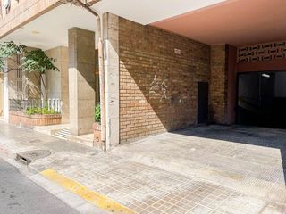 Aparcament cotxe a Calle Peris brell