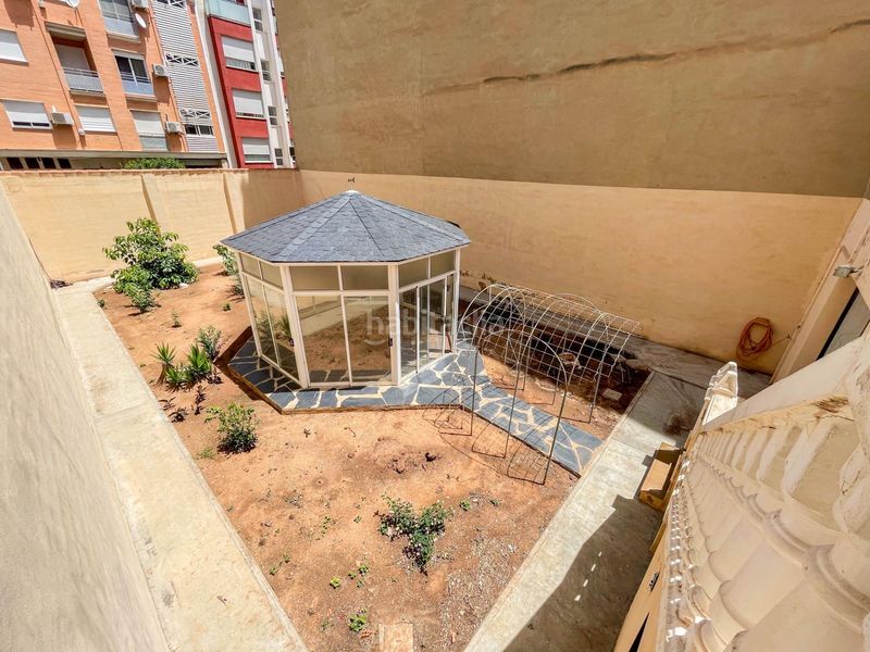 Foto b144e74e-3cfb-4686-84b5-6853d9bac46c. Casa precioso chalet en el centro . en Catarroja