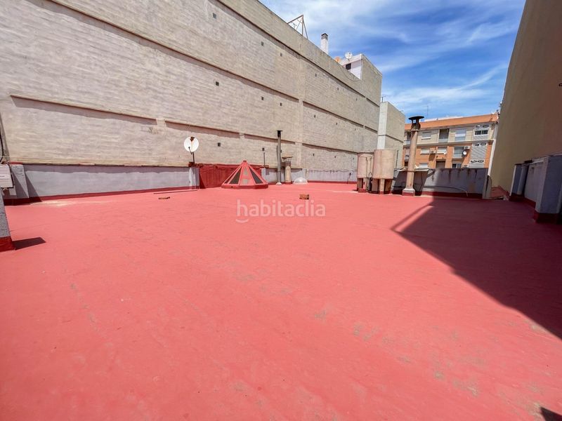 Foto baeb12fe-73a4-4556-9912-bd8c3efc2252. Casa precioso chalet en el centro . en Catarroja