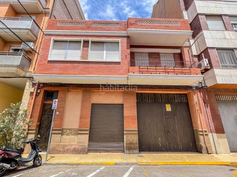 Foto e863e8aa-d19c-49c3-8320-634ac4b13359. Casa precioso chalet en el centro . en Catarroja