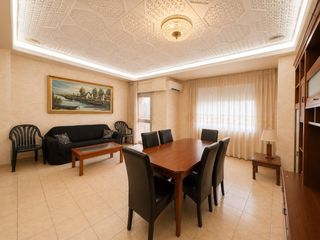 Pis a Benissanó. Vivienda de grandes dimensiones con terraza  en el centro de ben