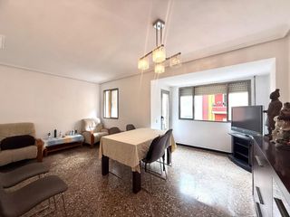 Etagenwohnung  Calle oriente. Piso de 4 habitaciones en venta en coriente monteolivete