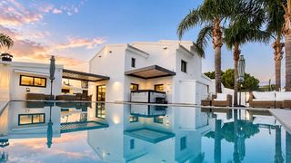 Chalet  Calle callao. Espectacular vivienda reformada con piscina, bodega, gimnasio y