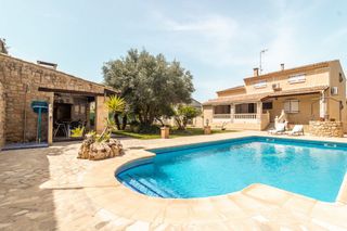 Chalet  Carbonell. Chalet independiente con jardín y piscina en venta en cullera