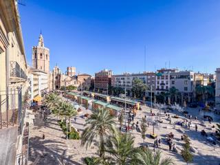 Pis a Plaza reina 8. Fantástica propiedad en venta en plaza de la reina ciutat vella