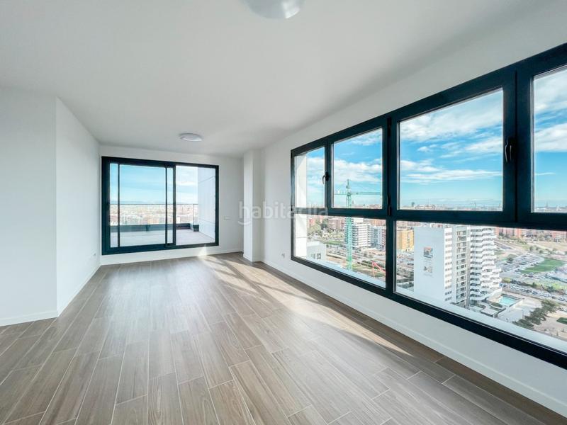 Foto bb053f15-273f-4816-9f92-3e2be348b0a4. Alquiler piso vivienda en alquiler en torre iberia Malilla en Valencia