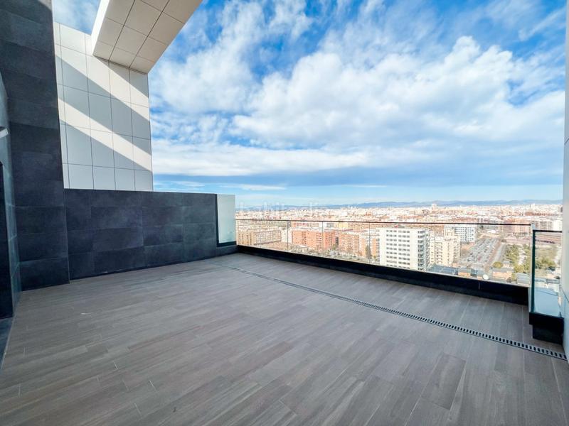 Foto f9327baa-2f69-431d-b82e-7a290f1f9062. Alquiler piso vivienda en alquiler en torre iberia Malilla en Valencia