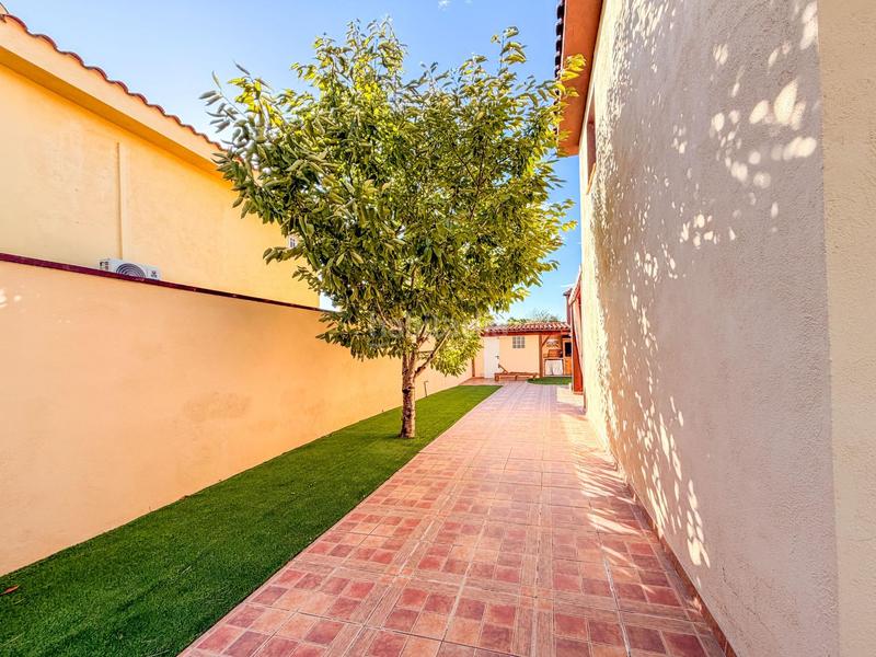 Foto 254c8cc0-bef8-4e8a-ba54-7d3142de33d8. Xalet amb calefacció aparcament piscina a Riba - roja de Túria