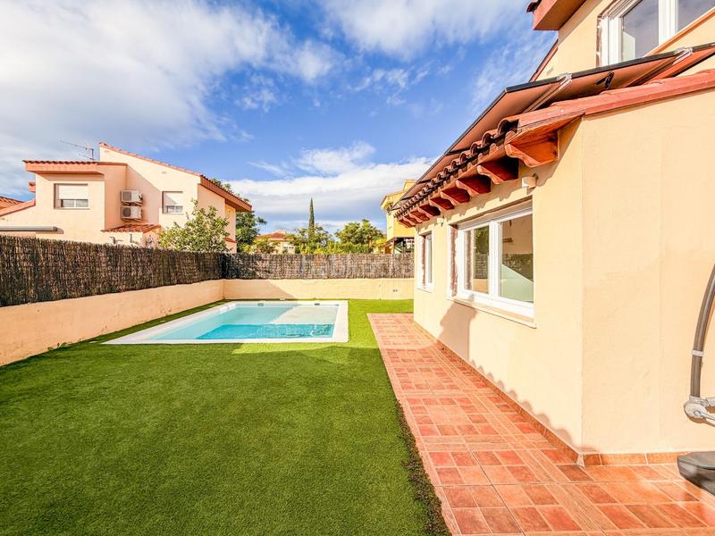 Foto 50dafcac-3dc5-4ffe-b3fe-0d20d77db488. Xalet amb calefacció aparcament piscina a Riba - roja de Túria