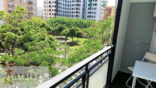 Etagenwohnung  Calle archiduque carlos. Luminosa  vivienda de 4 dormitorios totalmente reformada en el b