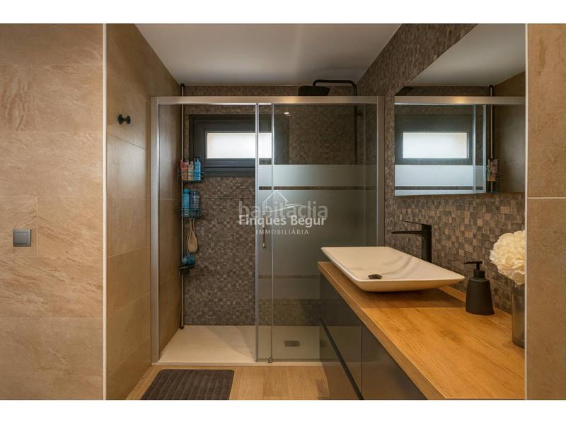 Foto 78495d01-fbd6-4c12-8183-cb9c6256ff31. Chalet , encantadora casa renovada con estilo moderno y piscina privada. en Begur