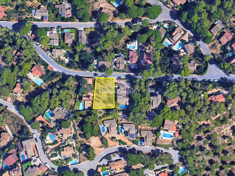 Foto 403d85f1-5c99-42b8-98a6-fc699f6591e6. Terreny residencial a ausiàs march 19 a residencial Begur-esclanyà Begur