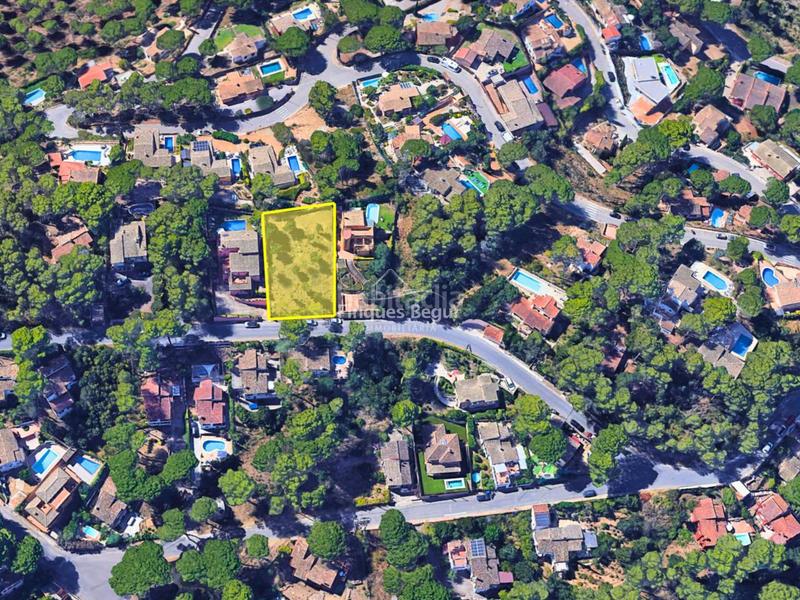 Foto 8b13b704-a27f-485c-8631-2c0257dd058d. Terreny residencial a ausiàs march 19 a residencial Begur-esclanyà Begur