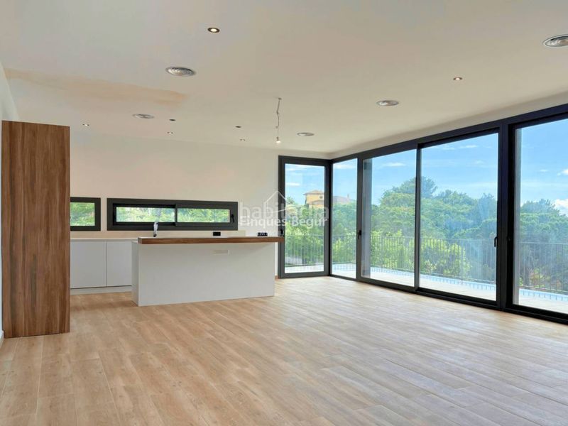 Foto ce57a28e-b994-47db-9f9d-75c231f44b28. Xalet amb calefacció aparcament piscina a residencial Begur-esclanyà Begur