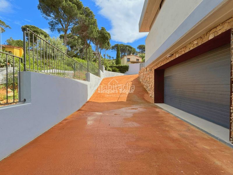Foto ec0af07b-7099-4366-a544-eda7a99742ae. Xalet amb calefacció aparcament piscina a residencial Begur-esclanyà Begur