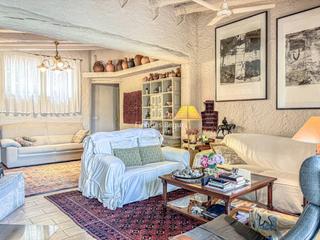 Maison  Miranda. Begur, casa de pueblo con jardín privado y licencia turística ce