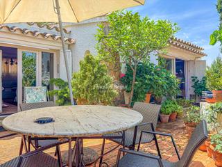 Casa  Miranda. Begur, casa de pueblo con jardín privado y licencia turística ce